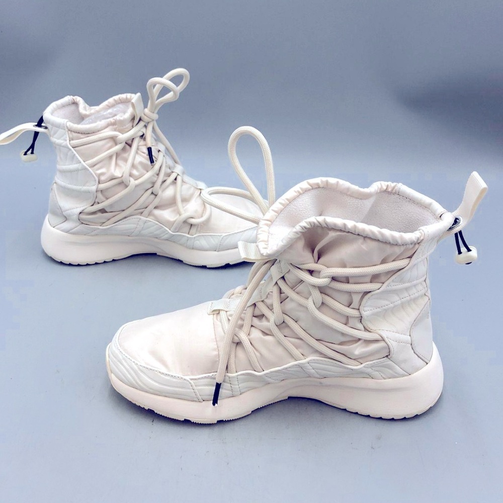 Nike Tanjun